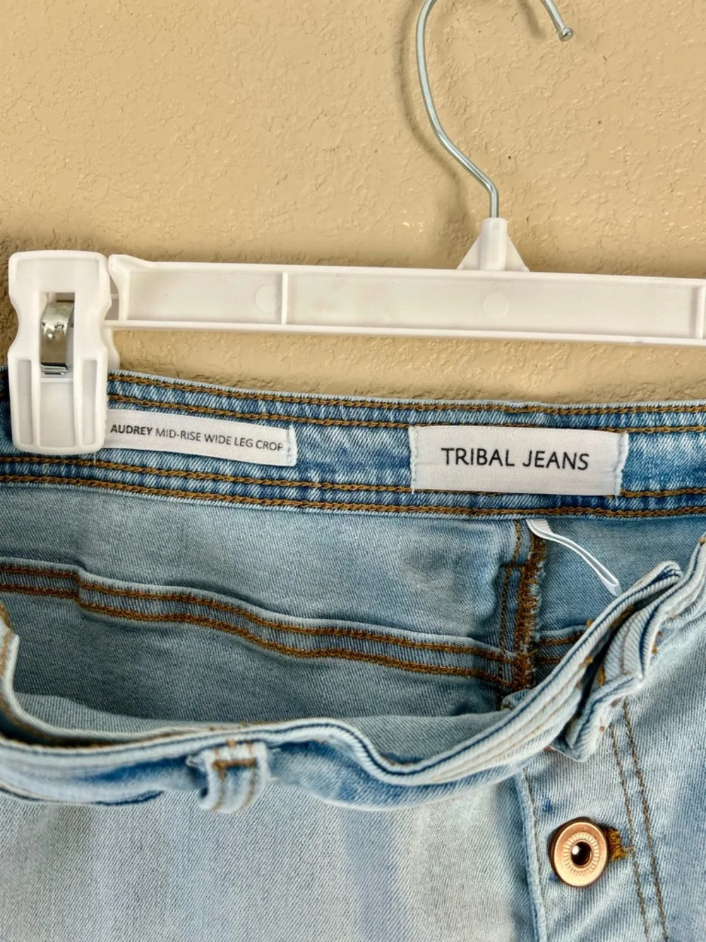 Tribal Jeans Audrey Mid Rise Wide Leg Crop Jean-Size 14 Button Front Light Wash - Picture 4 of 8